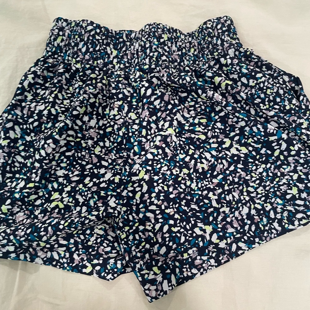 Athleta high rise weekender run shorts - Picture 4 of 5